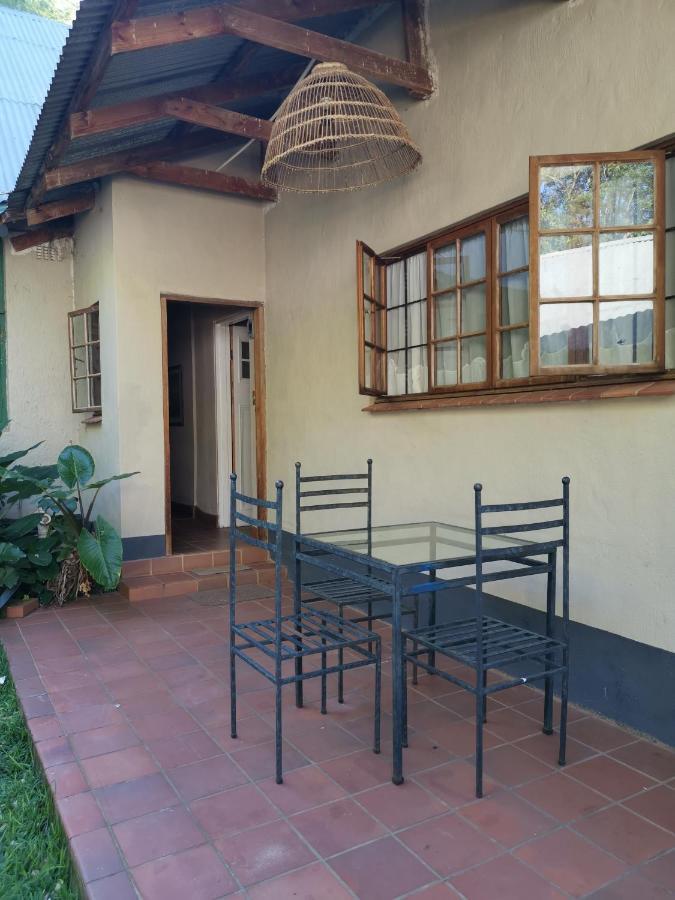 Drakensberg Bush Lodge And Backpackers Вінтертон Екстер'єр фото